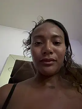 Snapshot of KyaraMiller chatting on 11-08-25, 04:05 KyaraMiller online show from 11-08-25, 04:05