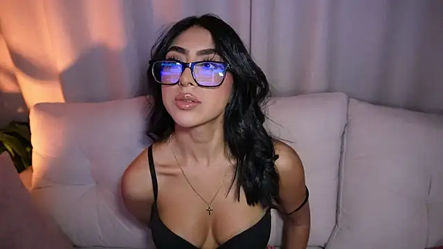 Sara albrecht online show from 10-31-25, 03:47