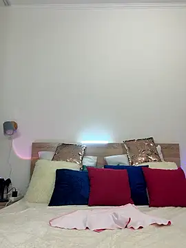 KateRedgar online show from 10-25-25, 01:45