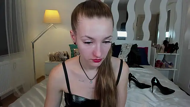 Snapshot of KateRedgar chatting on 03-19-25, 06:01 KateRedgar online show from 03-19-25, 06:01