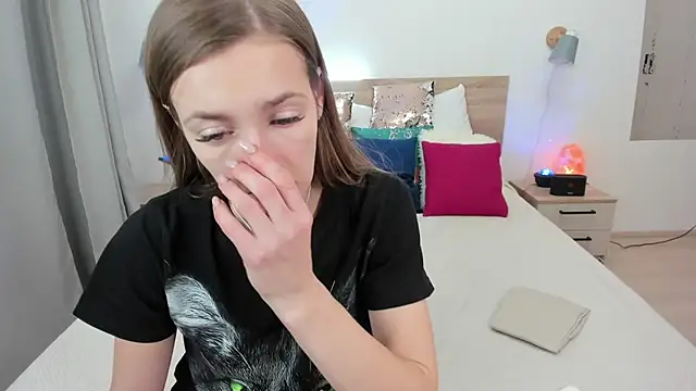 KateRedgar online show from 02-05-26, 04:47