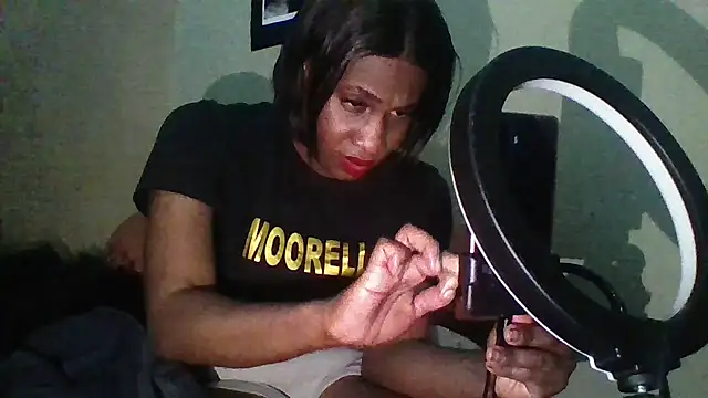 Snapshot of Moorella1 chatting on 09-24-25, 11:21 Moorella1 online show from 09-24-25, 11:21