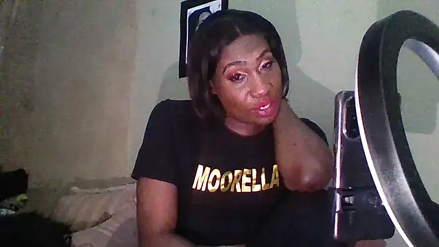 Snapshot of Moorella1 chatting on 09-25-25, 11:27 Moorella1 online show from 09-25-25, 11:27