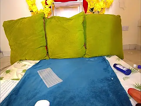 Snapshot of ThelmaKinky chatting on 10-14-25, 07:31 ThelmaKinky online show from 10-14-25, 07:31