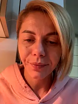 Snapshot of tanyagrey chatting on 10-21-25, 05:51 tanyagrey online show from 10-21-25, 05:51