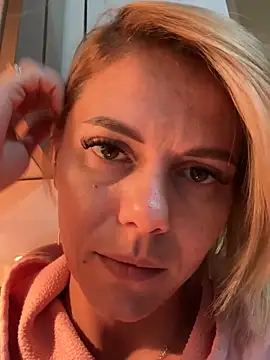 Snapshot of tanyagrey chatting on 10-16-25, 07:16 tanyagrey online show from 10-16-25, 07:16