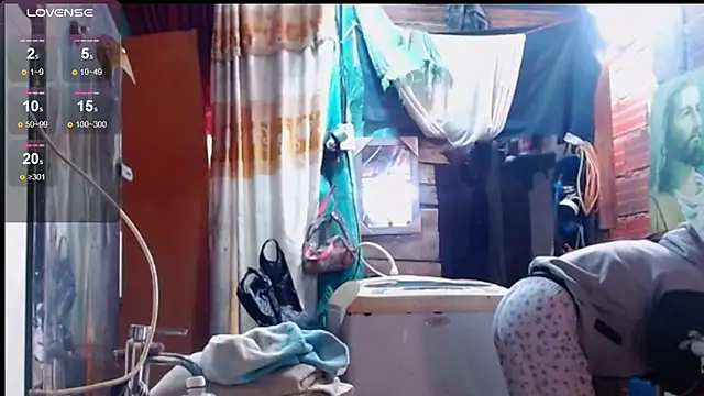 Alanagracia online show from 10-25-25, 01:34