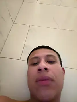 Snapshot of AdrianUquillas chatting on 02-13-26, 06:13 AdrianUquillas online show from 02-13-26, 06:13