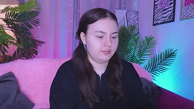 Snapshot of Mia__Peach chatting on 03-08-25, 10:34 Mia Peach online show from 03-08-25, 10:34