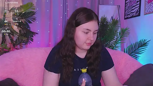 Snapshot of Mia__Peach chatting on 03-10-25, 01:45 Mia Peach online show from 03-10-25, 01:45