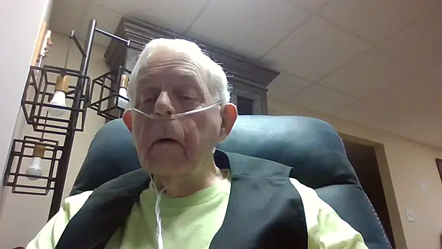 Snapshot of bootlegmanz chatting on 05-15-26, 02:26 bootlegmanz online show from 05-15-26, 02:26