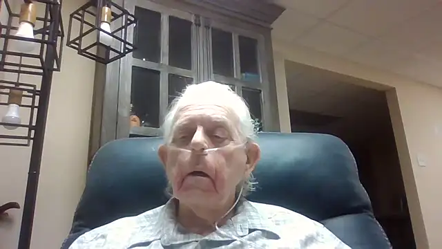 Snapshot of bootlegmanz chatting on 04-22-26, 02:35 bootlegmanz online show from 04-22-26, 02:35