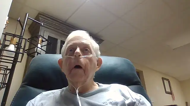 Snapshot of bootlegmanz chatting on 06-04-26, 02:33 bootlegmanz online show from 06-04-26, 02:33