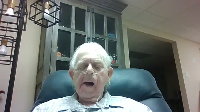 Snapshot of bootlegmanz chatting on 04-21-26, 06:03 bootlegmanz online show from 04-21-26, 06:03