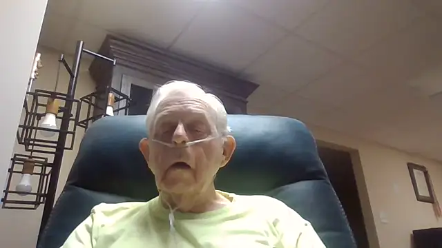 Snapshot of bootlegmanz chatting on 06-07-26, 02:55 bootlegmanz online show from 06-07-26, 02:55