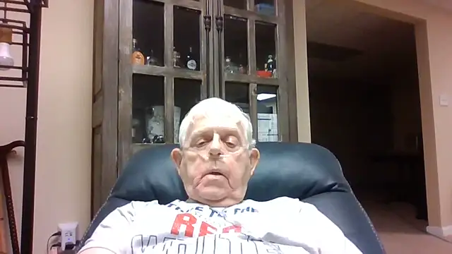 Snapshot of bootlegmanz chatting on 05-24-26, 10:20 bootlegmanz online show from 05-24-26, 10:20