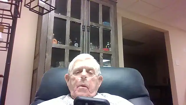 Snapshot of bootlegmanz chatting on 05-10-26, 04:31 bootlegmanz online show from 05-10-26, 04:31