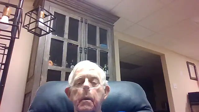 Snapshot of bootlegmanz chatting on 06-11-26, 01:27 bootlegmanz online show from 06-11-26, 01:27