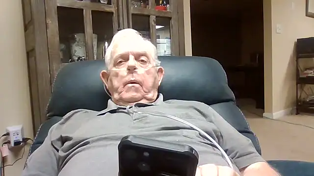 Snapshot of bootlegmanz chatting on 05-14-26, 02:03 bootlegmanz online show from 05-14-26, 02:03