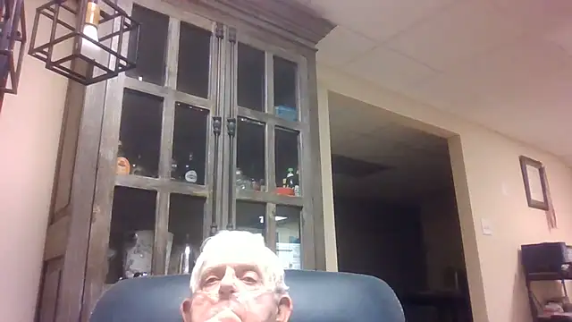 Snapshot of bootlegmanz chatting on 06-06-26, 10:15 bootlegmanz online show from 06-06-26, 10:15