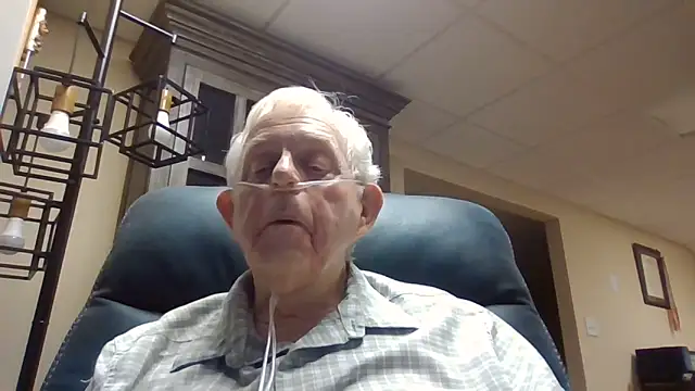 Snapshot of bootlegmanz chatting on 06-10-26, 02:57 bootlegmanz online show from 06-10-26, 02:57