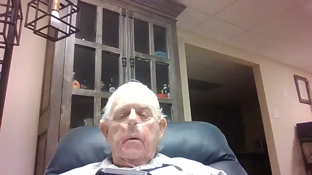 Snapshot of bootlegmanz chatting on 04-27-26, 02:37 bootlegmanz online show from 04-27-26, 02:37