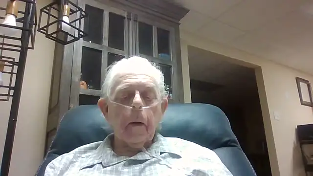 Snapshot of bootlegmanz chatting on 04-23-26, 03:57 bootlegmanz online show from 04-23-26, 03:57