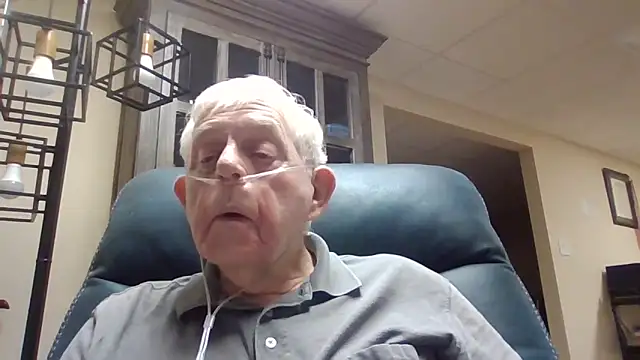 Snapshot of bootlegmanz chatting on 05-15-26, 02:09 bootlegmanz online show from 05-15-26, 02:09