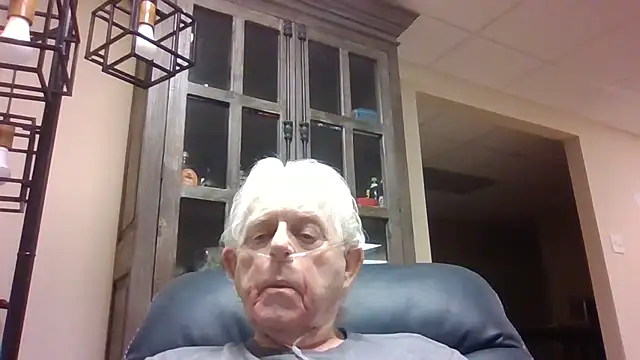 Snapshot of bootlegmanz chatting on 04-17-26, 04:21 bootlegmanz online show from 04-17-26, 04:21