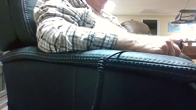 Snapshot of bootlegmanz chatting on 04-21-26, 01:42 bootlegmanz online show from 04-21-26, 01:42