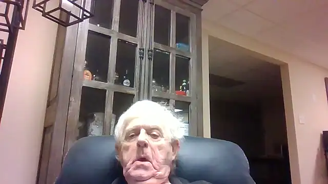 Snapshot of bootlegmanz chatting on 04-26-26, 06:43 bootlegmanz online show from 04-26-26, 06:43