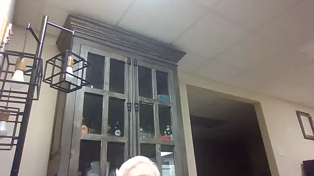 Snapshot of bootlegmanz chatting on 05-12-26, 02:45 bootlegmanz online show from 05-12-26, 02:45