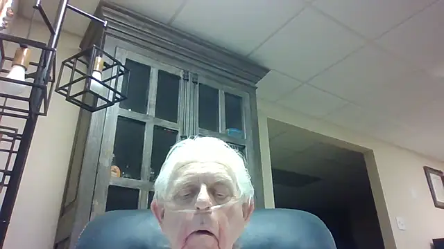 Snapshot of bootlegmanz chatting on 04-18-26, 07:58 bootlegmanz online show from 04-18-26, 07:58