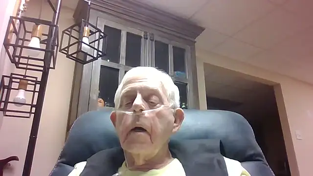Snapshot of bootlegmanz chatting on 05-16-26, 03:05 bootlegmanz online show from 05-16-26, 03:05