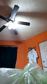 miicheele32 online show from 12-16-25, 08:18