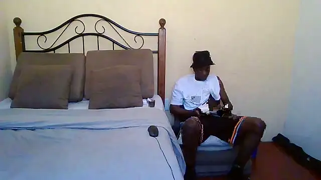 Snapshot of SmallGoodNutts chatting on 01-13-26, 09:02 SmallGoodNutts online show from 01-13-26, 09:02