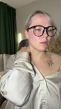 Snapshot of Charming_Daphny chatting on 05-22-26, 06:44 Charming Daphny online show from 05-22-26, 06:44