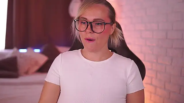 Charming Daphny online show from 10-03-25, 05:42