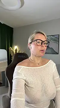 Snapshot of Charming_Daphny chatting on 06-19-26, 06:41 Charming Daphny online show from 06-19-26, 06:41