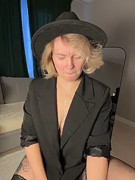 Charming Daphny online show from 02-15-26, 12:04