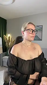 Snapshot of Charming_Daphny chatting on 06-18-26, 06:34 Charming Daphny online show from 06-18-26, 06:34