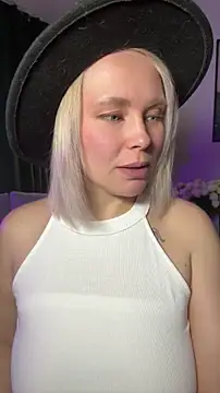 Snapshot of Charming_Daphny chatting on 04-29-26, 07:01 Charming Daphny online show from 04-29-26, 07:01