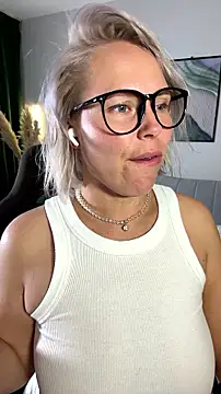 Snapshot of Charming_Daphny chatting on 07-21-26, 11:00 Charming Daphny online show from 07-21-26, 11:00