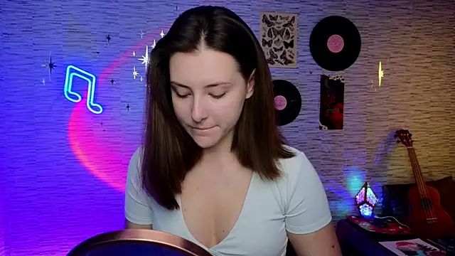 Snapshot of GloriaElmer chatting on 02-04-25, 08:02 GloriaElmer online show from 02-04-25, 08:02