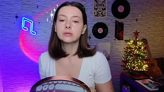 Snapshot of GloriaElmer chatting on 01-23-25, 08:25 GloriaElmer online show from 01-23-25, 08:25