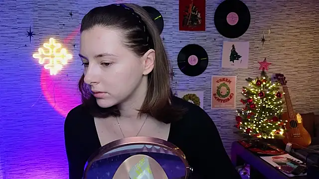 Snapshot of GloriaElmer chatting on 01-17-25, 08:02 GloriaElmer online show from 01-17-25, 08:02