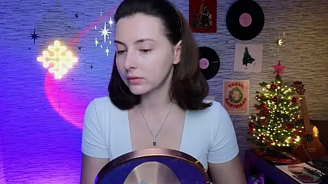 Snapshot of GloriaElmer chatting on 01-16-25, 07:28 GloriaElmer online show from 01-16-25, 07:28