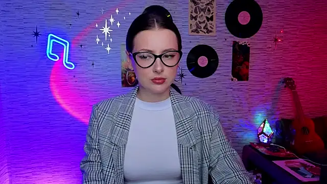 Snapshot of GloriaElmer chatting on 02-05-25, 10:41 GloriaElmer online show from 02-05-25, 10:41