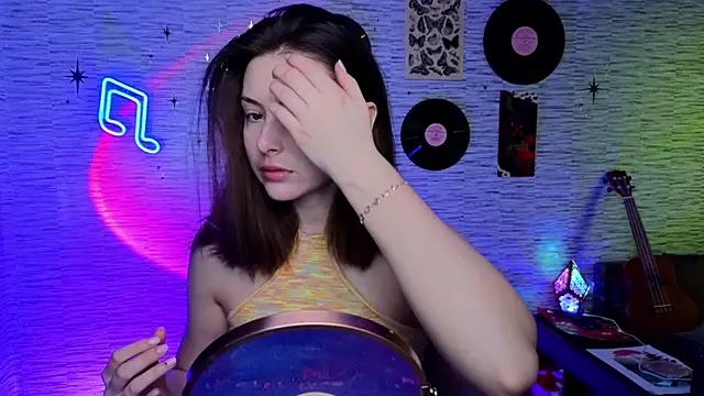 Snapshot of GloriaElmer chatting on 02-19-25, 08:01 GloriaElmer online show from 02-19-25, 08:01