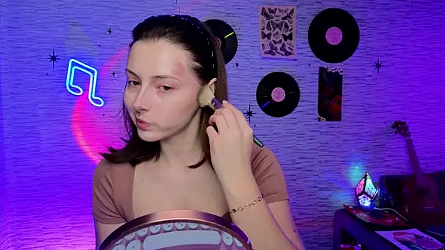 Snapshot of GloriaElmer chatting on 02-18-25, 06:59 GloriaElmer online show from 02-18-25, 06:59